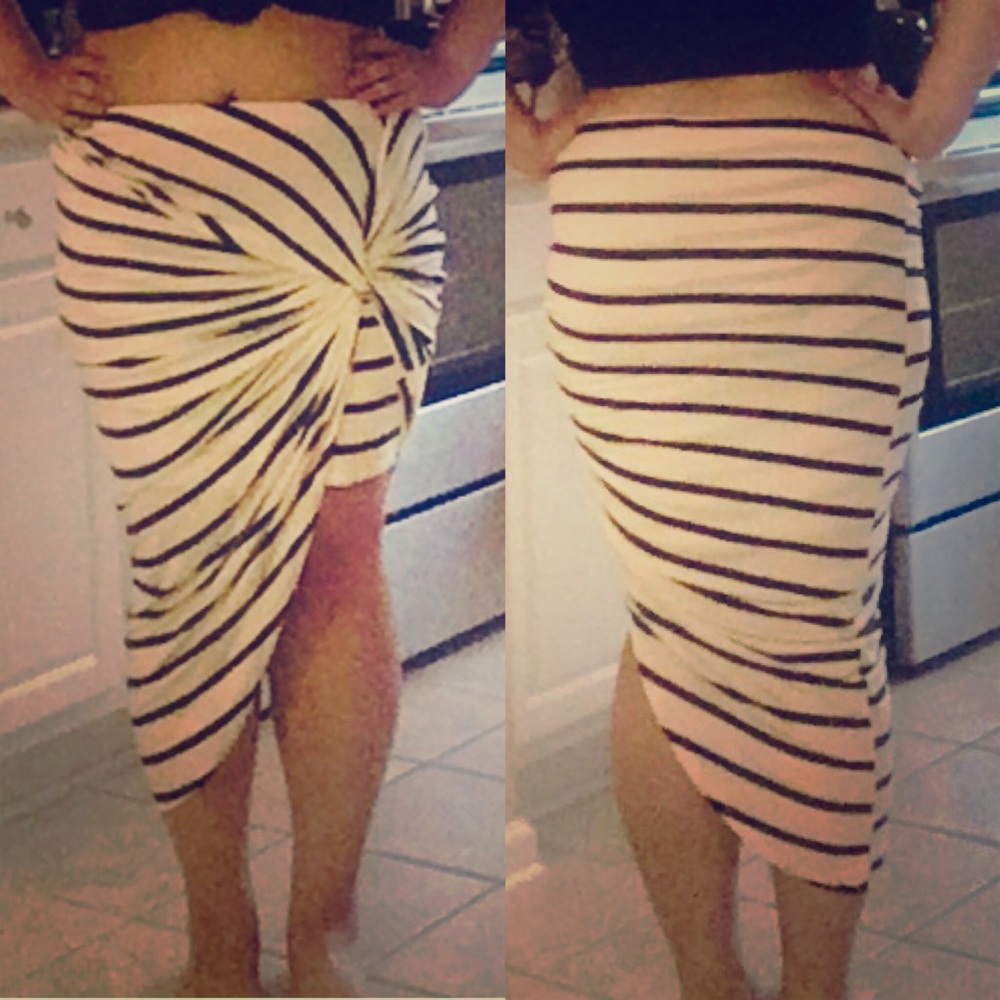 NWT Charlotte Russe Asymmetrical Navy Stripe Skirt - Picture 1 of 3